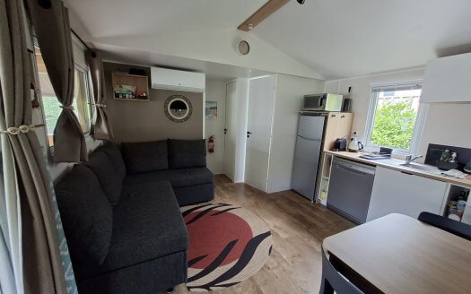 TRIGANO Nest 35.3 de 2024 bardage imitation bois avec terrasse fermée , 3 chambres