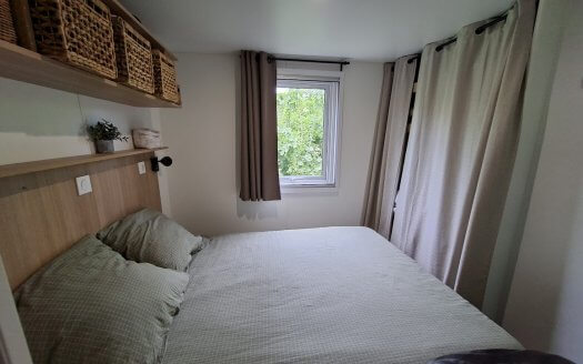 TRIGANO Nest 35.3 de 2024 bardage imitation bois avec terrasse fermée , 3 chambres